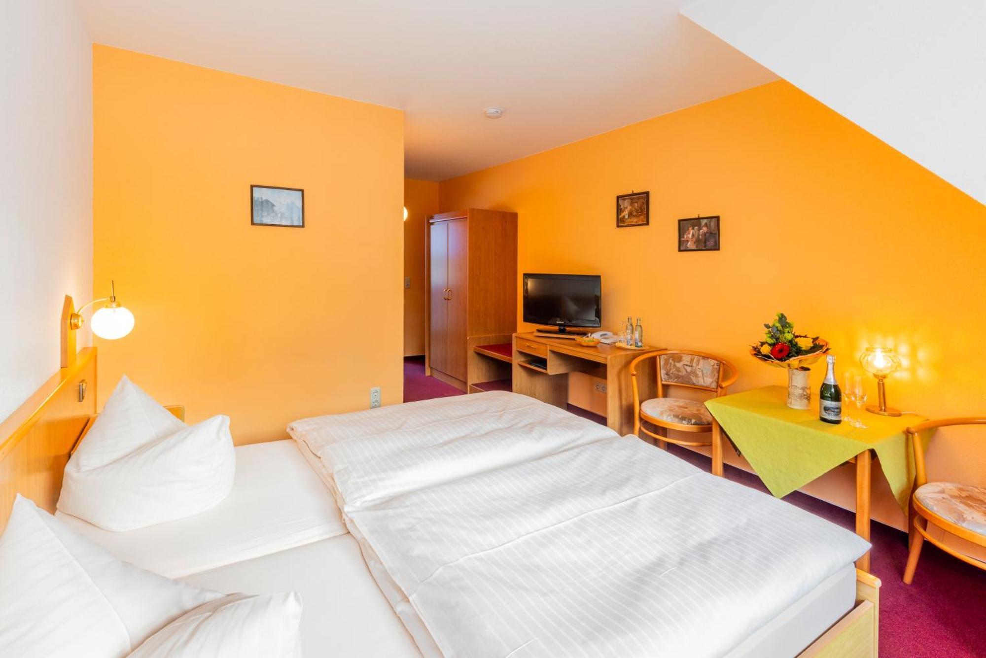 Hotel Gondelfahrt Курорт Юнсдорф Екстериор снимка